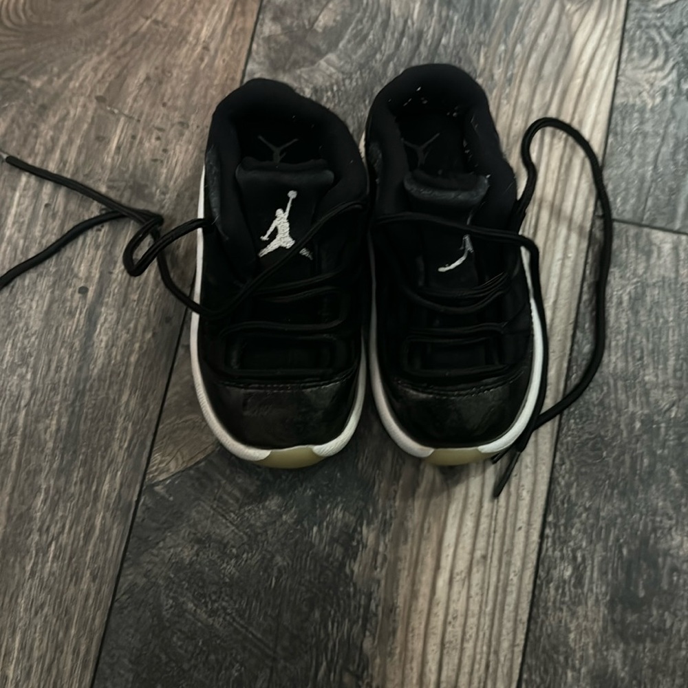 COPY - Nike Jordans size 5